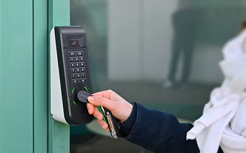 A comprehensive range of access hardware and readers